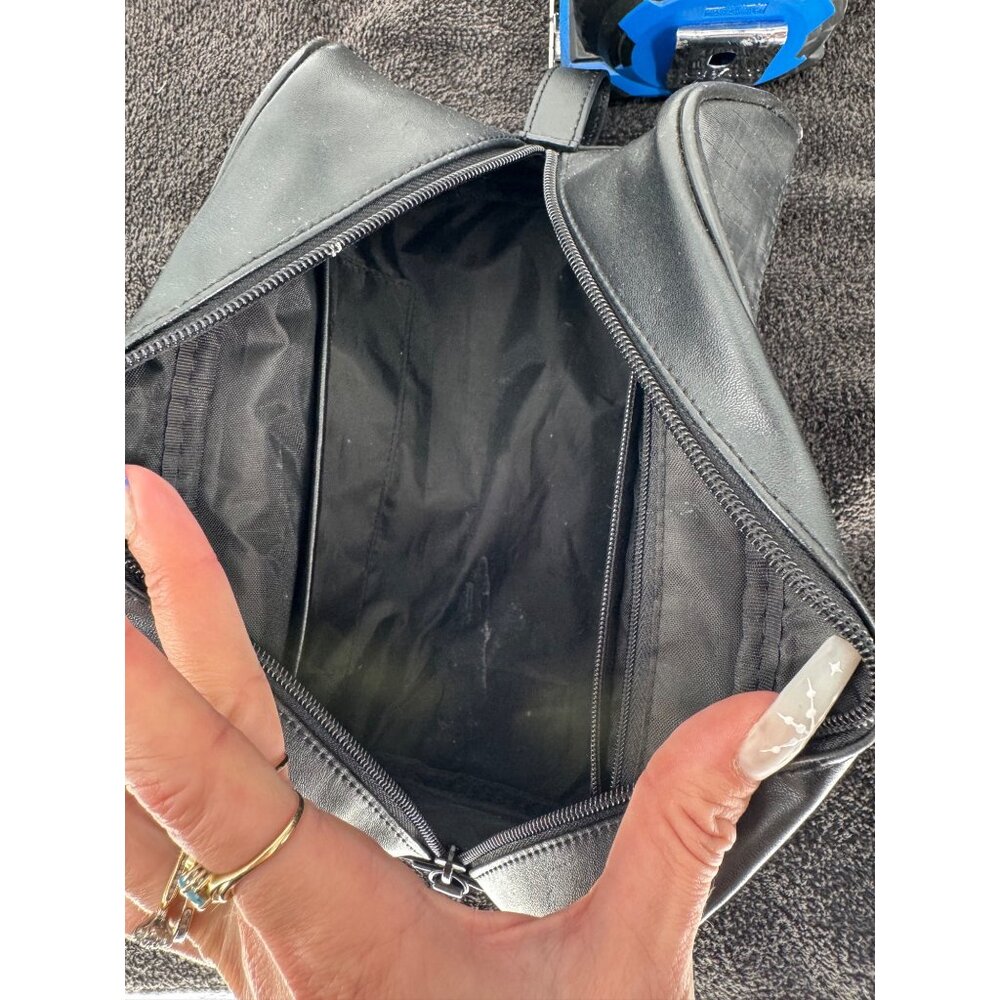 Nike Black Zipper Closure Golf Toiletries Bag - Picture 4 of 7